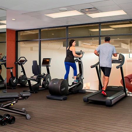 Готель Courtyard By Marriott Calgary South Екстер'єр фото