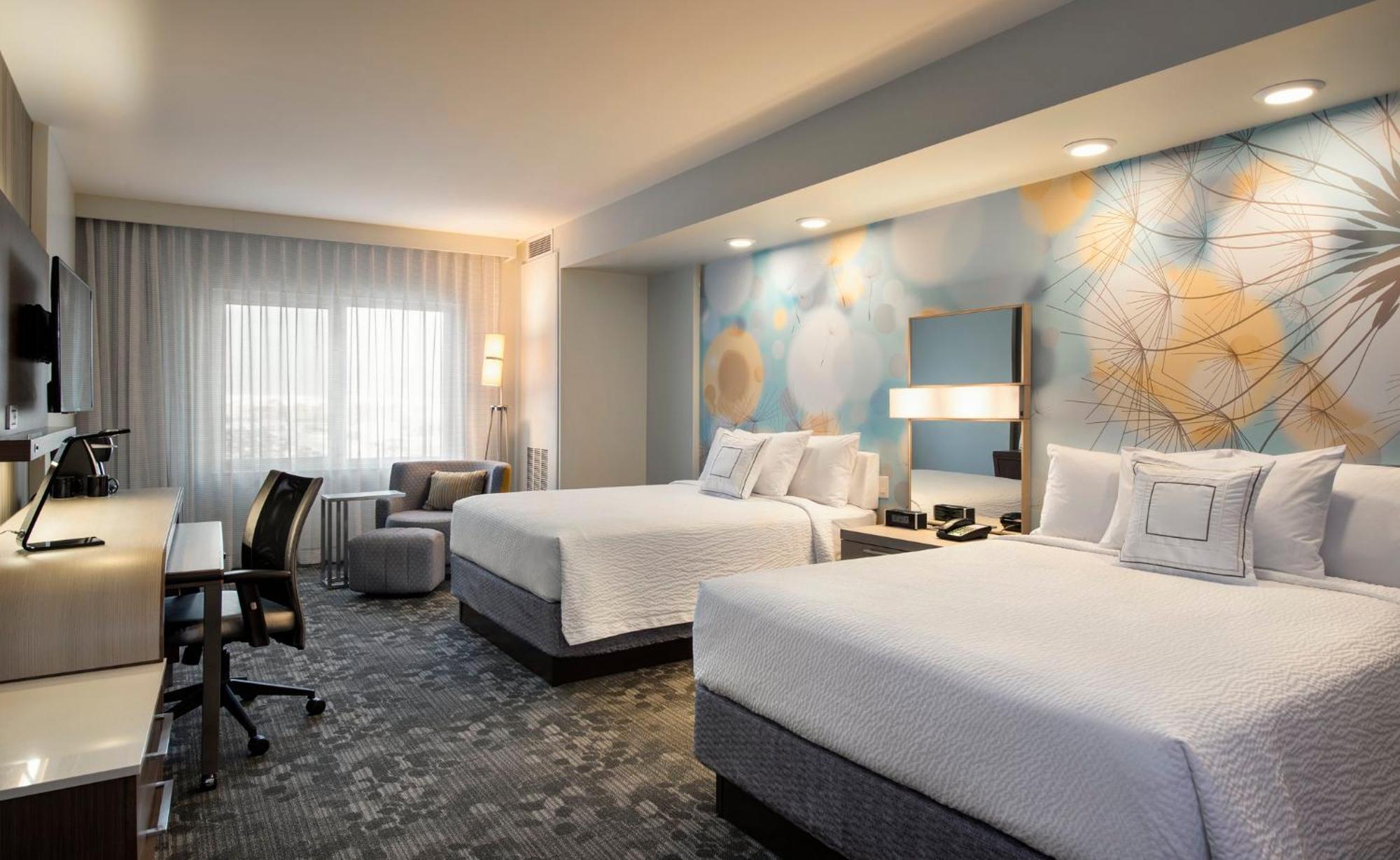 Готель Courtyard By Marriott Calgary South Екстер'єр фото