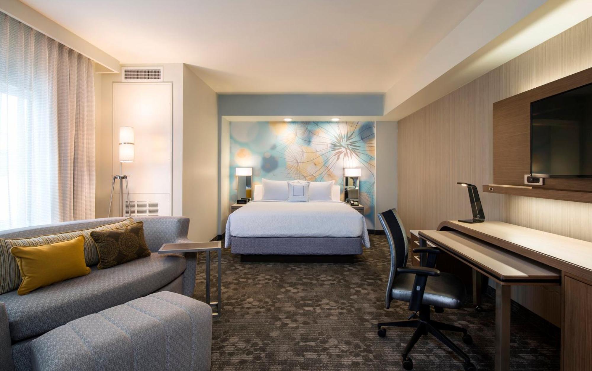 Готель Courtyard By Marriott Calgary South Екстер'єр фото
