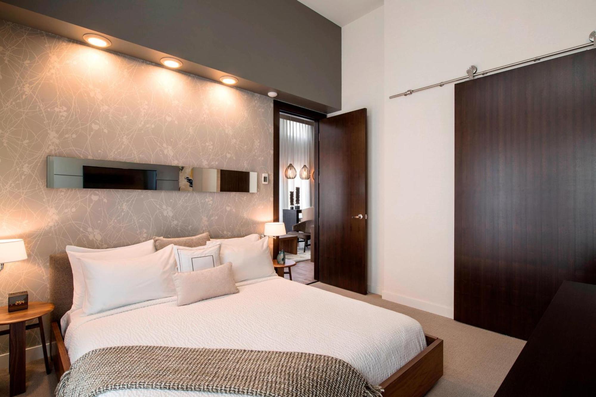 Готель Courtyard By Marriott Calgary South Екстер'єр фото