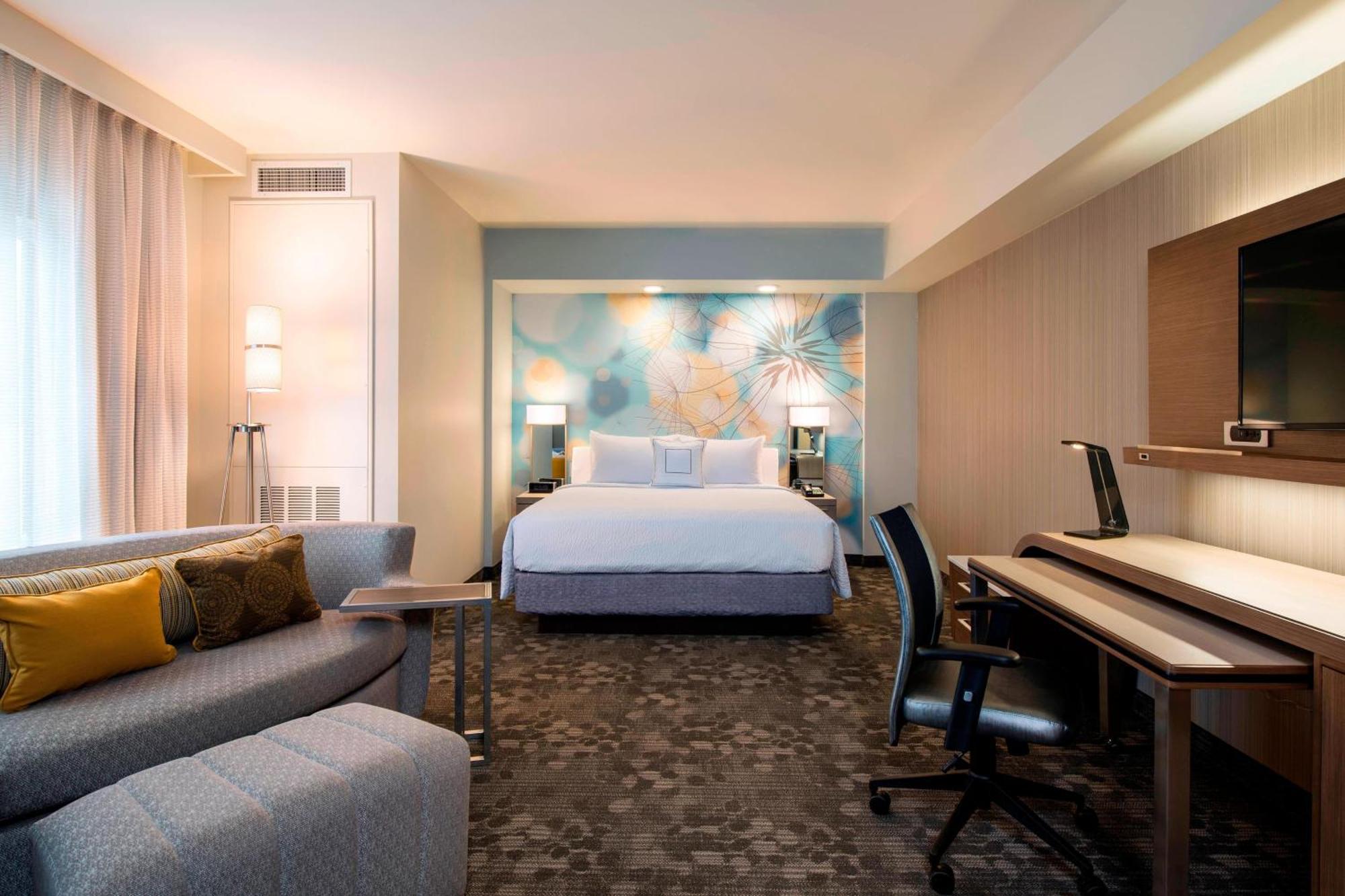Готель Courtyard By Marriott Calgary South Екстер'єр фото