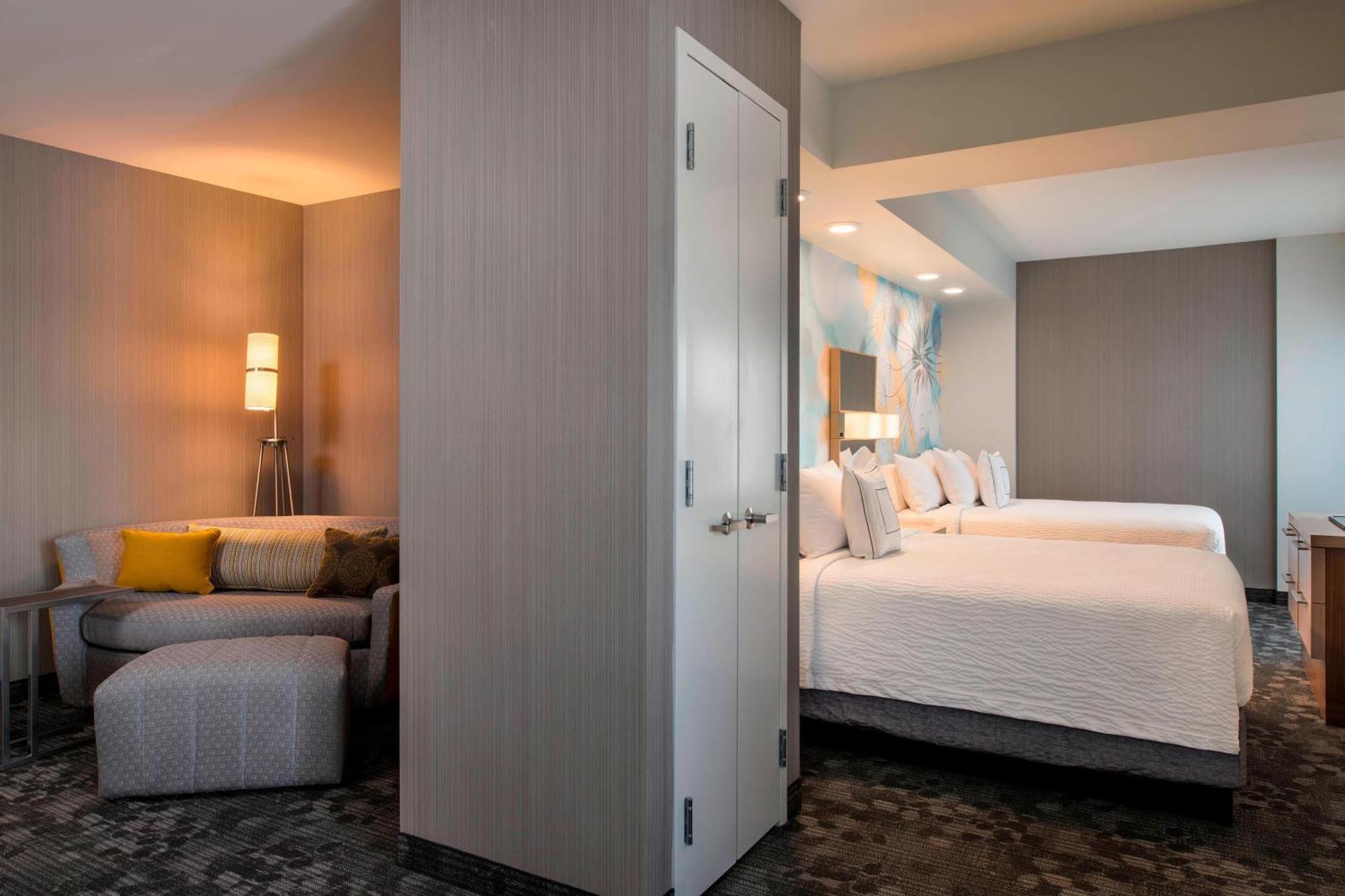 Готель Courtyard By Marriott Calgary South Екстер'єр фото