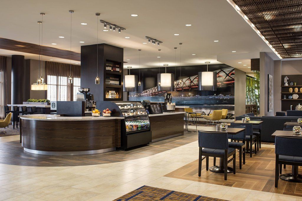 Готель Courtyard By Marriott Calgary South Екстер'єр фото