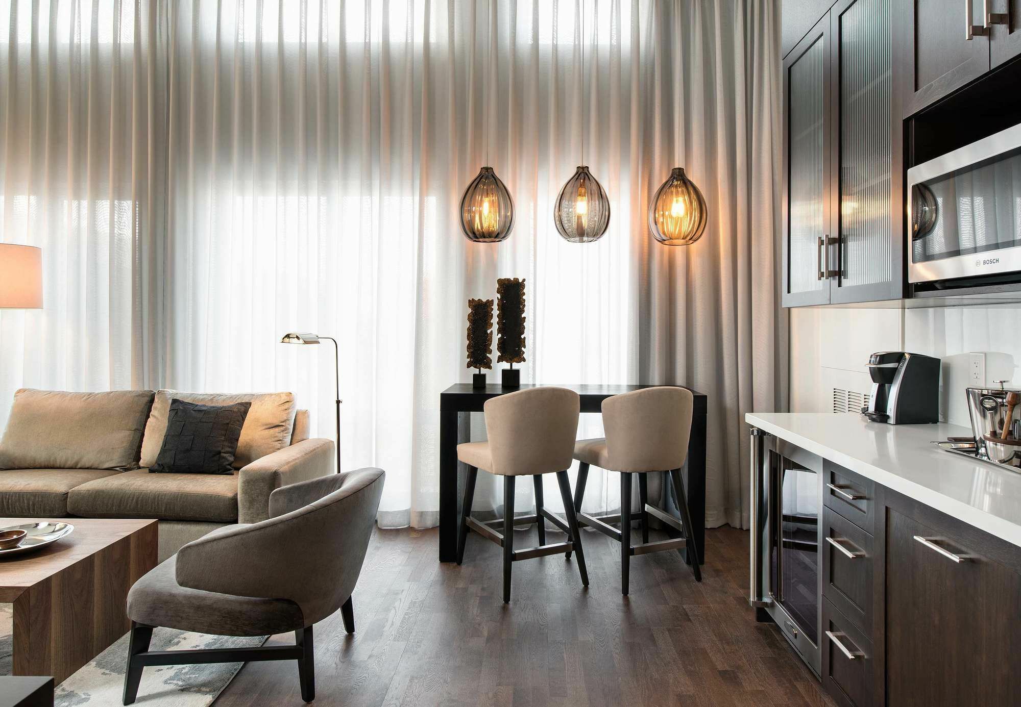 Готель Courtyard By Marriott Calgary South Екстер'єр фото